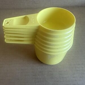 Vintage Tupperware Yellow Measuring Cups Set of 6 Nesting Complete 1/4 to 1 Cup
